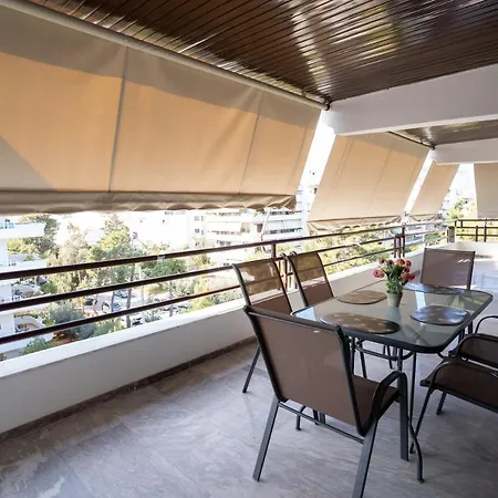 Spacious Apt! Glyfada Downtown! Next To The Beach! شقة أثينا