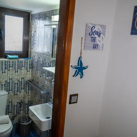 Spacious Apt! Glyfada Downtown! Next To The Beach! شقة